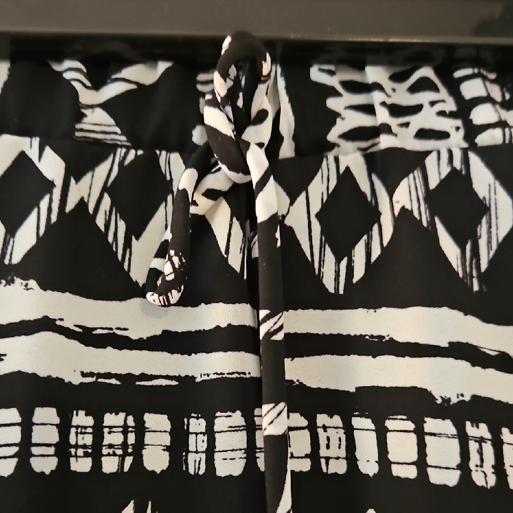 Lapis Black and White High-Low Skirt - Picture 2 of 4